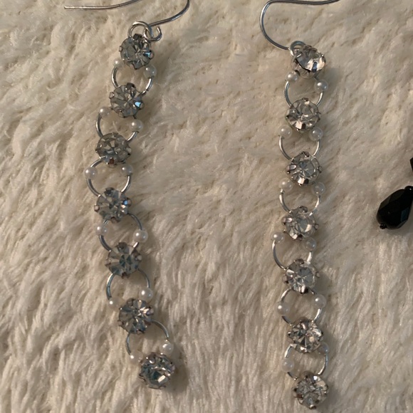 Four sets of earrings - Picture 3 of 12